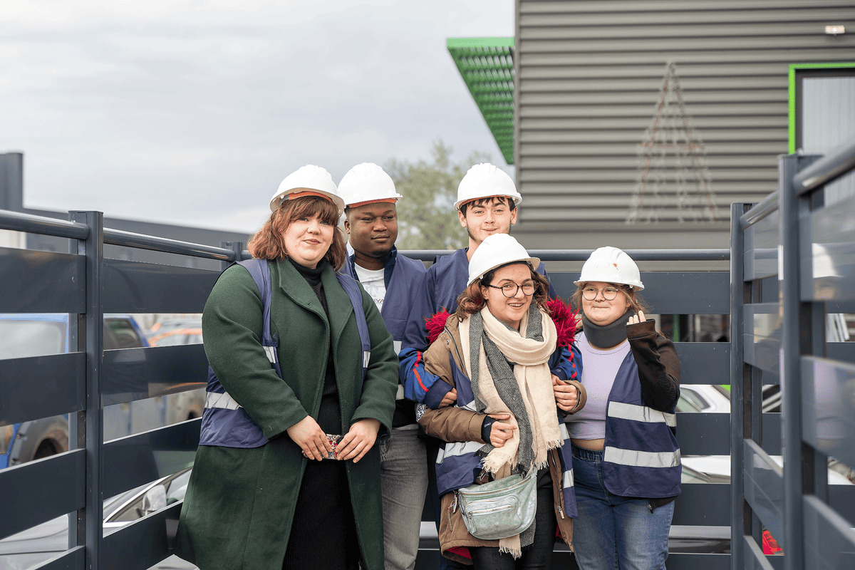 Photo de jeune découvrant les métiers du bâtiment - Fond'Actions des Possibles