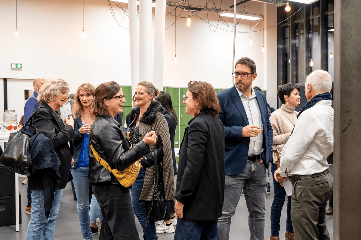 Échange durant un cocktail - Le Fond'Actions des Possibles